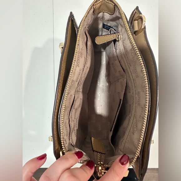 Michael Kors Tan Ellis satchel with crossbody chain - Picture 6 of 9